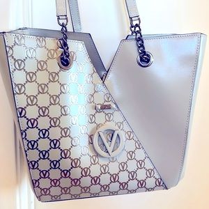 VALENTINO!🤩Gorgeous bag comes with dust bag 🌞